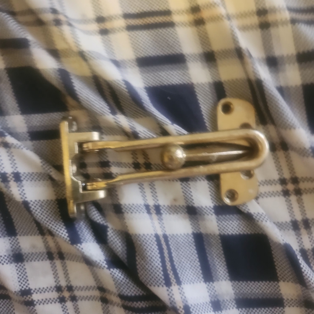**Gold security latch